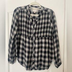 Knox Rose black and white plaid button up top Size S excellent condition